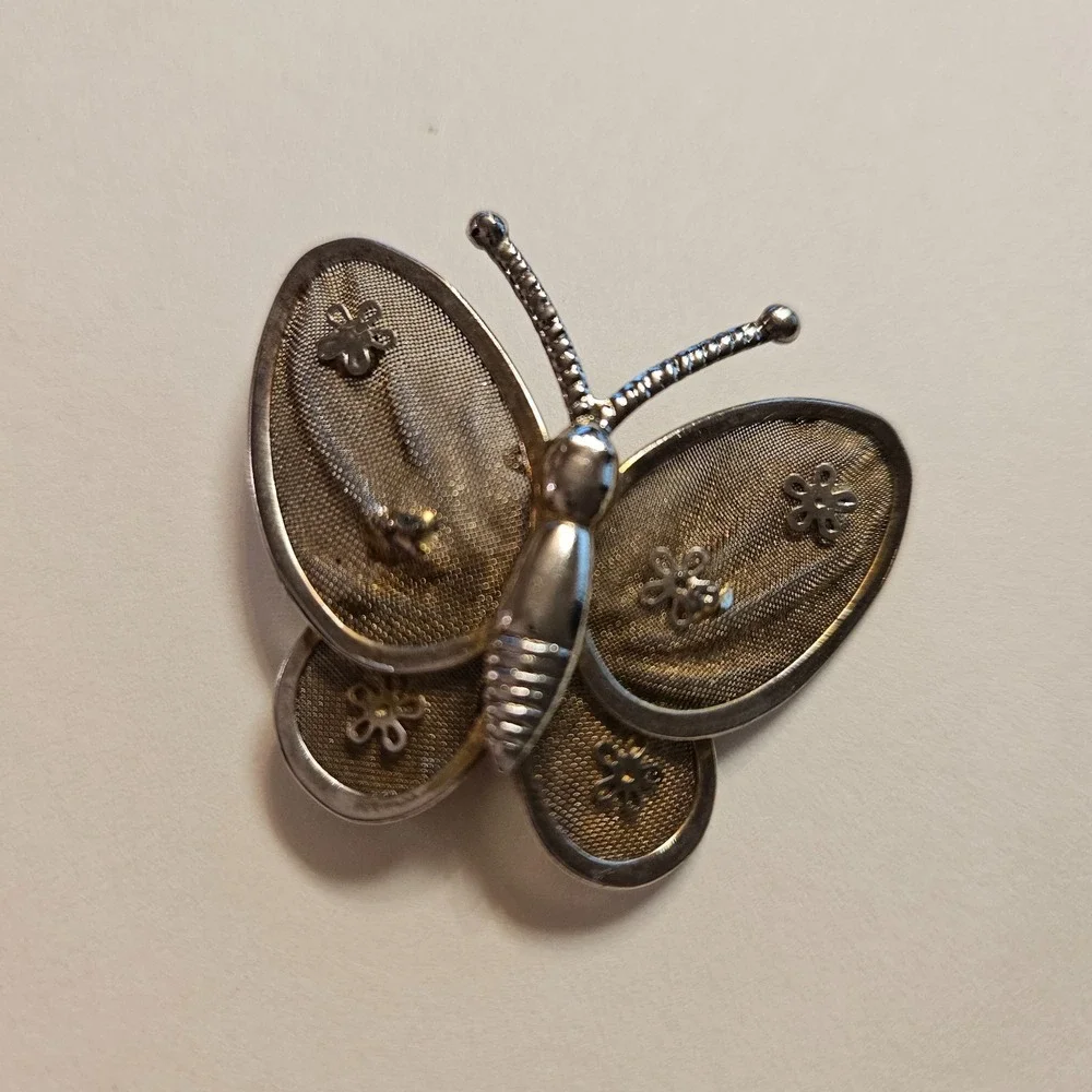 Silver‎ Toned Mesh Butterfly Shaped Brooch Pendant